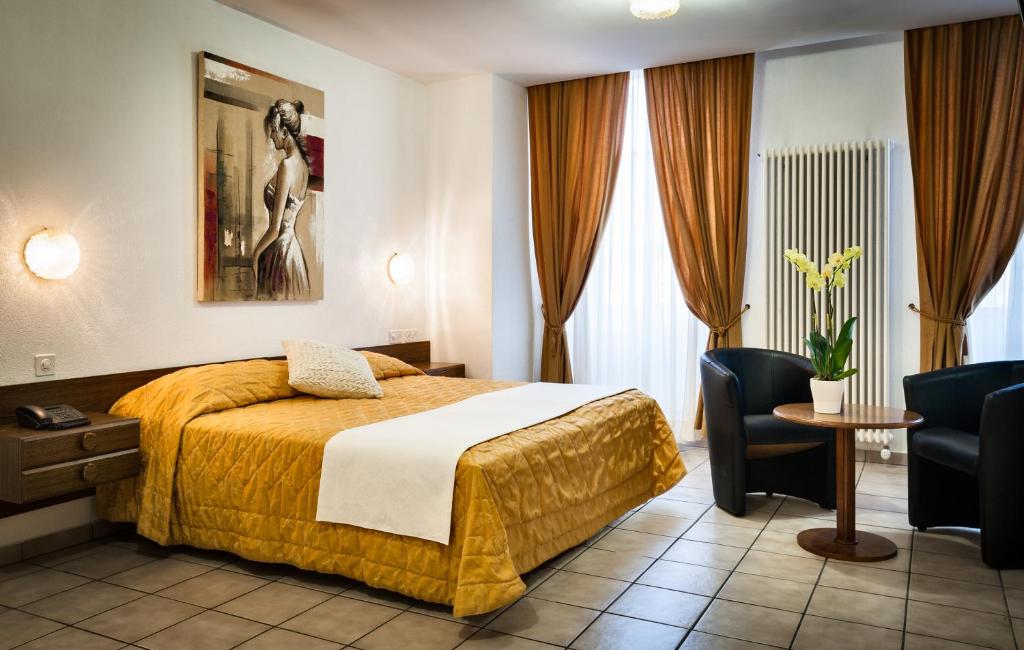 Четырехместный (Четырехместный номер) отеля Hotel dell'Angelo, Локарно
