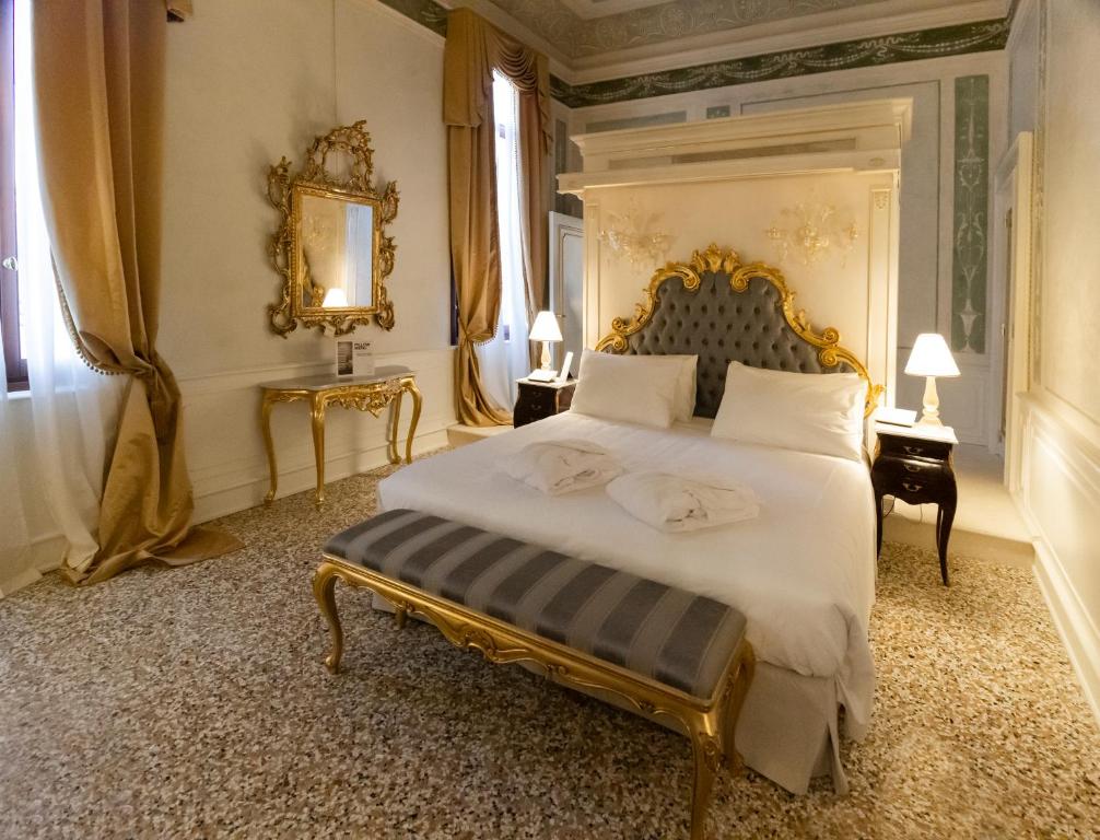 Сьюит (Люкс с 2 спальнями) отеля Ca' Bonfadini Historic Experience, Венеция
