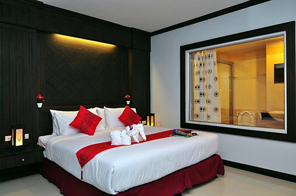Двухместный (Улучшенный двухместный номер с 1 кроватью или 2 отдельными кроватями) отеля Patong Princess, Пхукет