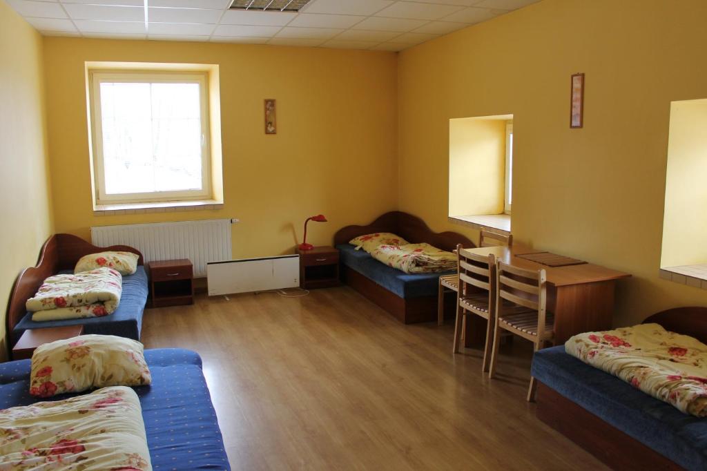 Четырехместный (Четырехместный номер с общей ванной комнатой) хостела Fortuna Hostel, Вильнюс