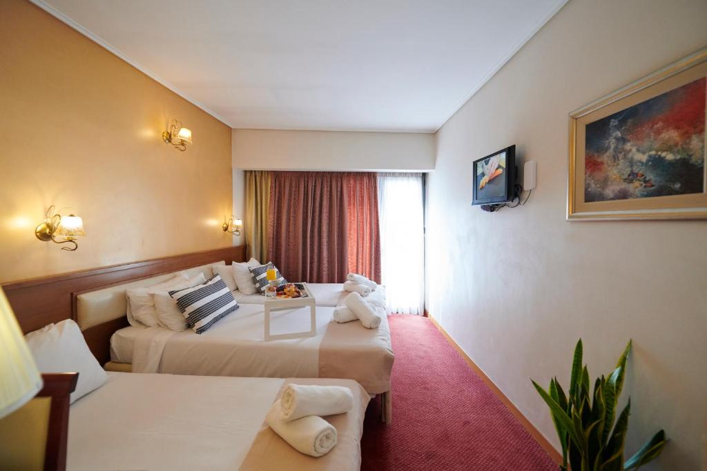 Трехместный (Двухместный номер с двуспальной кроватью и дополнительной кроватью) отеля Crystal City Hotel, Афины