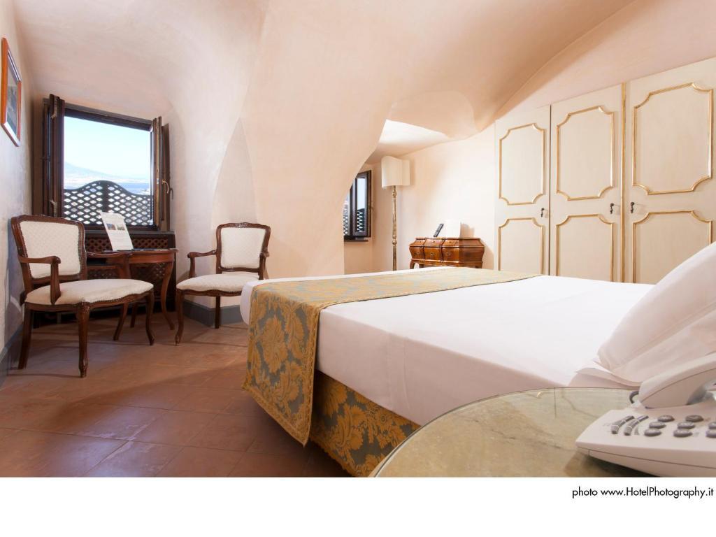 Двухместный (Классический двухместный номер с 1 кроватью или 2 отдельными кроватями с видом на море) отеля San Francesco al Monte, Неаполь