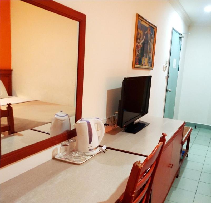 Двухместный (Стандартный двухместный номер с 2 отдельными кроватями) отеля MEGAH INN, Кота-Кинабалу
