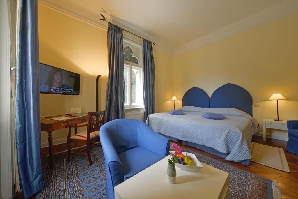 Двухместный (Улучшенный двухместный номер с 2 отдельными кроватями) отеля Hotel Villa Astra, Ловран
