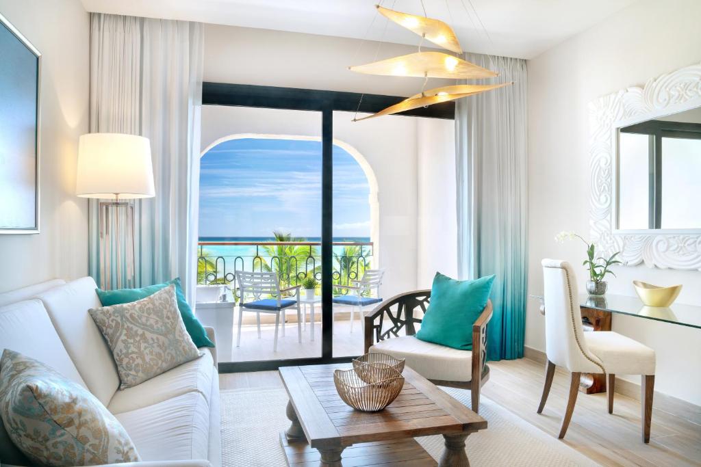 Сьюит (Роскошный полулюкс «Премиум» с видом на океан) курортного отеля Sanctuary Cap Cana, Пунта-Кана