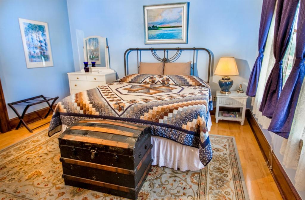 Семейный (Улучшенный семейный номер), The Edgewater Hotel