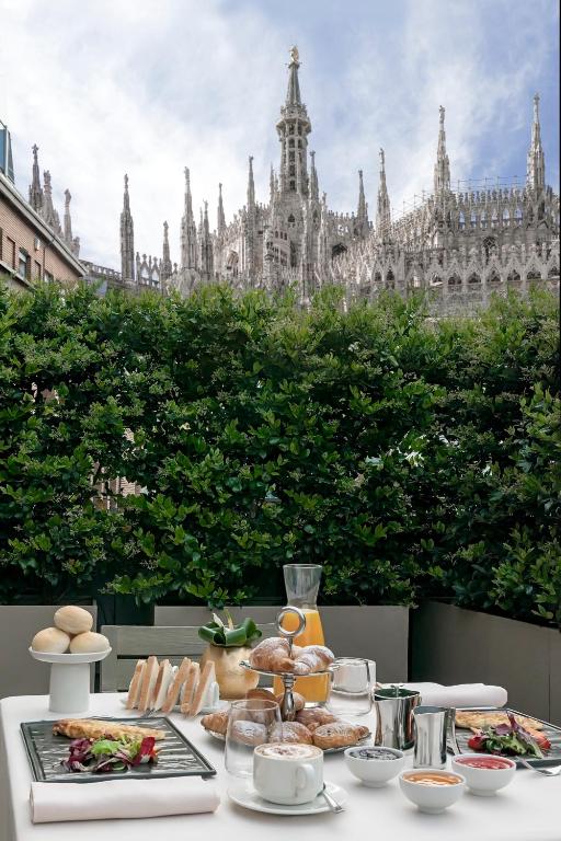 Сьюит (Полулюкс с панорамным видом) отеля Rosa Grand Milano - Starhotels Collezione, Милан