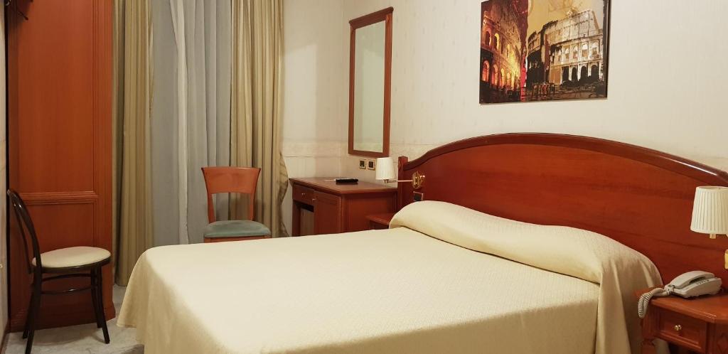 Двухместный (Классический двухместный номер с 1 кроватью или 2 отдельными кроватями) отеля Orazia Hotel, Рим