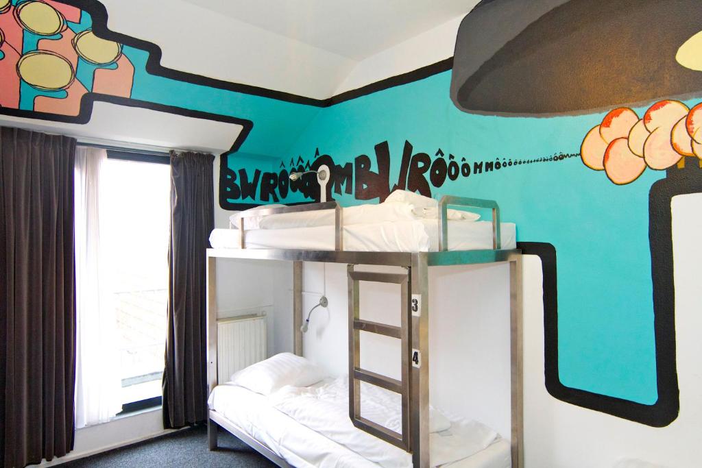 Номер (Кровать в общем номере для мужчин и женщин с 5 кроватями.) хостела St Christophers Inn at The Winston, Амстердам