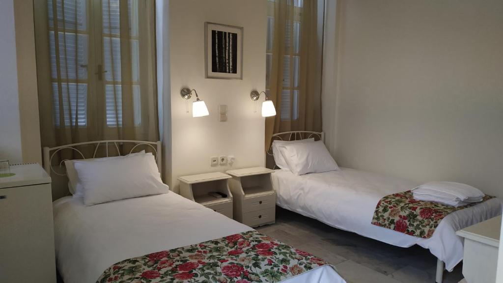 Двухместный (Двухместный номер с 2 отдельными кроватями и балконом) гостевого дома Fiera Guesthouse, Эрмоуполис