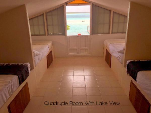 Четырехместный (Quadruple Single Bed Room With Lake View) отеля Casa Bakal, Бакалар
