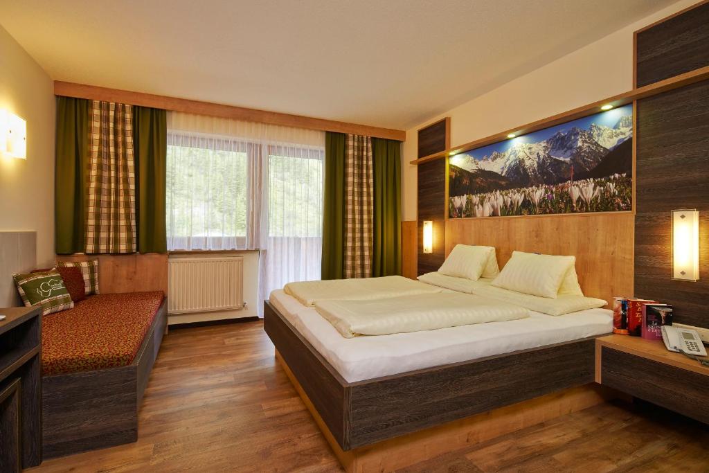 Двухместный (Superior Double Room Tirol) отеля Hotel Gundolf, Санкт-Леонхард-им-Пицталь