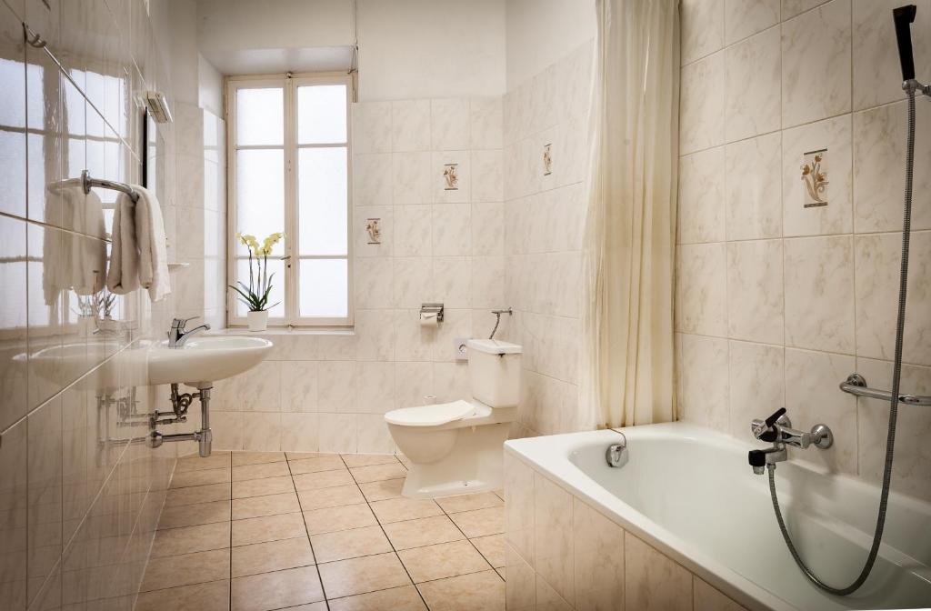 Одноместный (Одноместный номер с общей ванной комнатой) хостела Dépendance dell'Angelo, Локарно