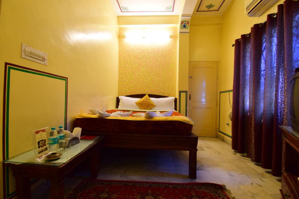 Двухместный (Двухместный номер Делюкс с 1 кроватью) отеля Bani Park Hotel, Джайпур
