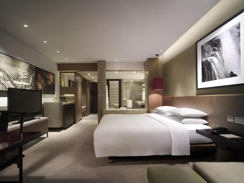 Двухместный (Номер Делюкс «Гранд» с кроватью размера «king-size») отеля Grand Hyatt Hong Kong, Гонконг (город)