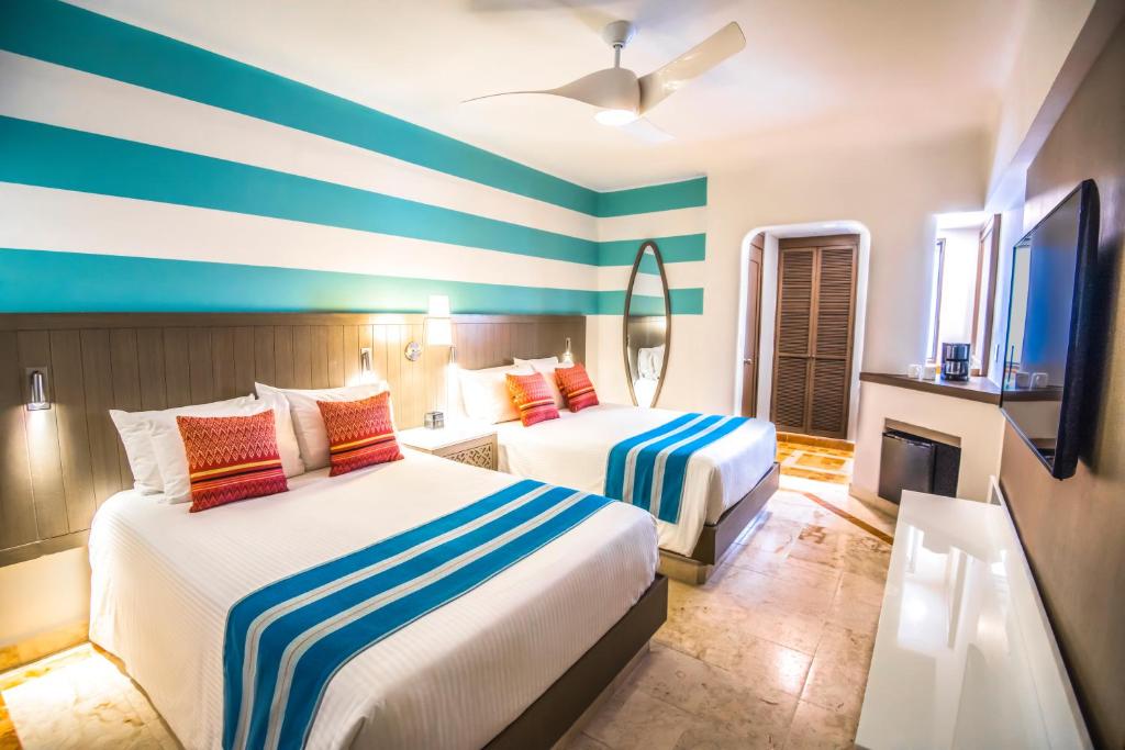 Двухместный (Стандартный номер) курортного отеля Panama Jack Resorts Gran Porto Playa del Carmen All Inclusive, Плая-дель-Кармен