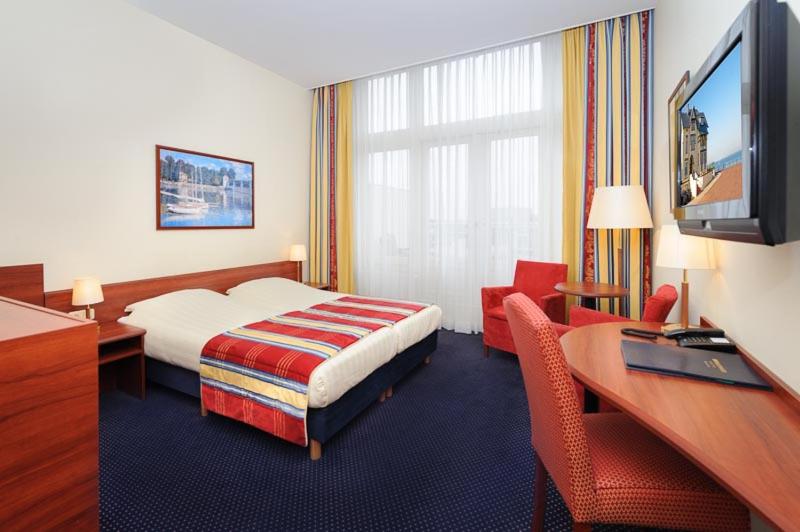 Трехместный (Comfort Twin Room with Bath & extra bed) отеля Boulevard Hotel Scheveningen, Схевенинген