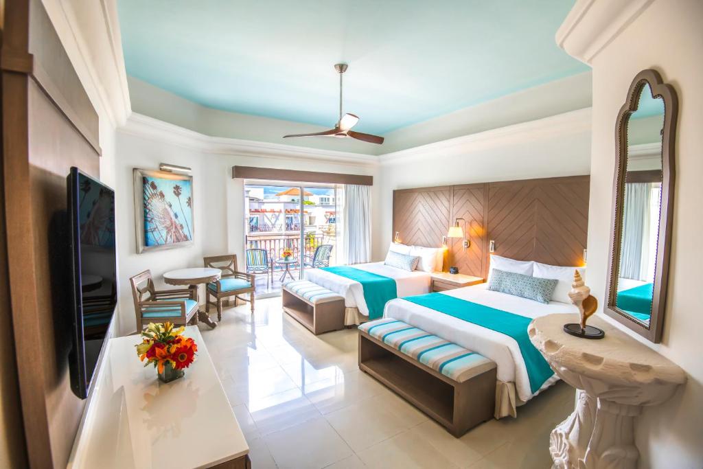 Сьюит (Полулюкс) курортного отеля Panama Jack Resorts Gran Porto Playa del Carmen All Inclusive, Плая-дель-Кармен