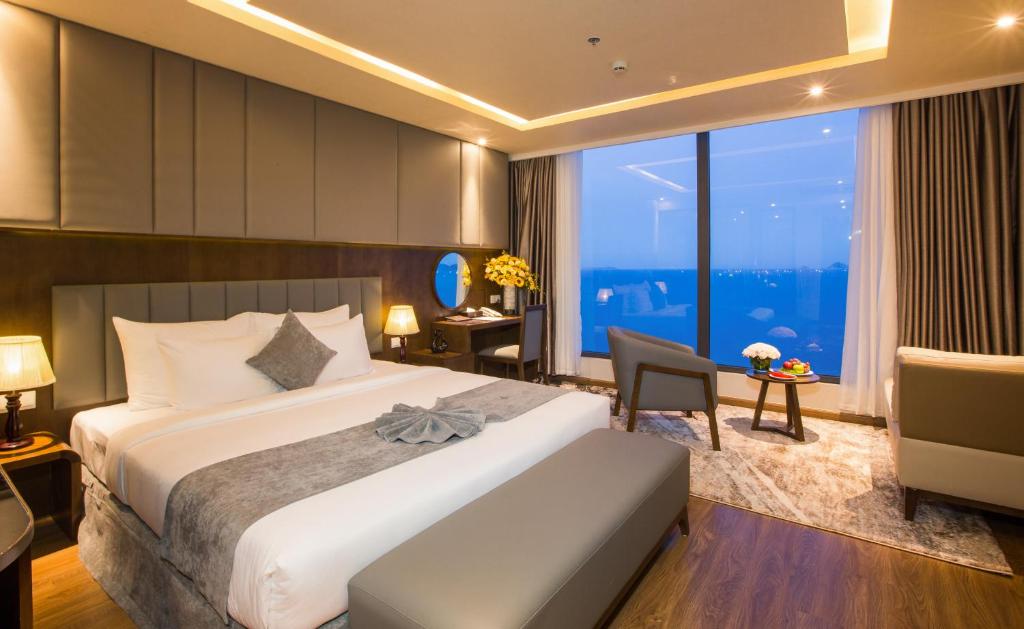 Двухместный (Номер с кроватью размера «king-size» и видом на море), DTX Hotel Nha Trang