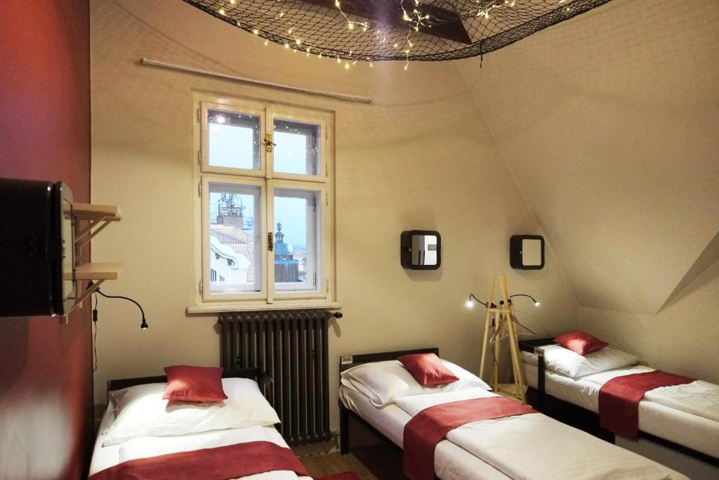 Номер (Односпальная кровать в общем номере «Премиум» для мужчин и женщин) хостела Czech Inn, Прага