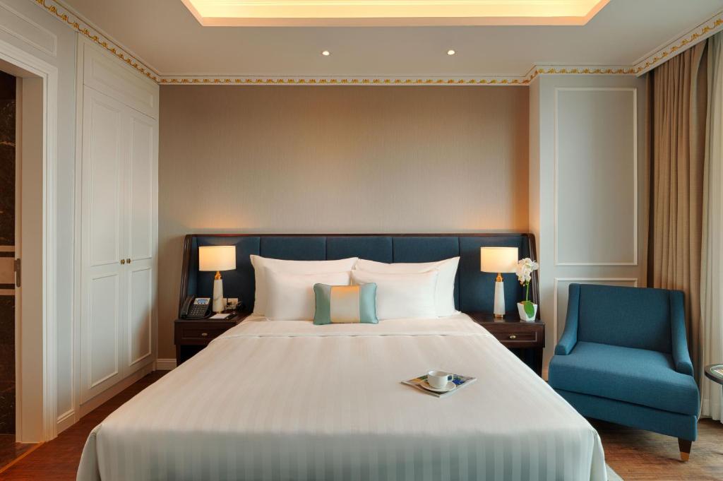 Двухместный (Grand Suite Room – Golf View) отеля FLC Halong Bay Golf Club & Luxury Resort, Халонг