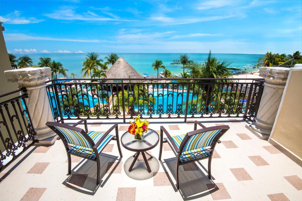 Сьюит (Семейный полулюкс) курортного отеля Panama Jack Resorts Gran Porto Playa del Carmen All Inclusive, Плая-дель-Кармен