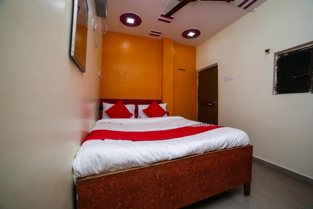 Двухместный (Небольшой двухместный номер с 1 кроватью) отеля OYO 29674 Shiv Mahima Inn, Аллахабад