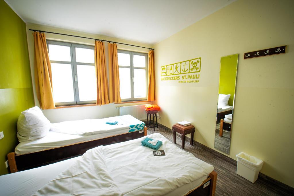 Двухместный (Бюджетный двухместный номер с 2 отдельными кроватями) хостела Backpackers St. Pauli, Гамбург