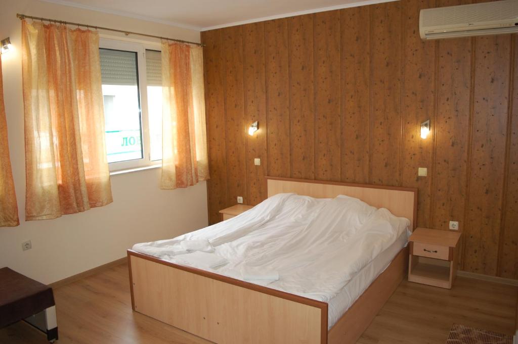 Двухместный (Большой двухместный номер с 1 кроватью) отеля Hotel Vitosha, Трявна