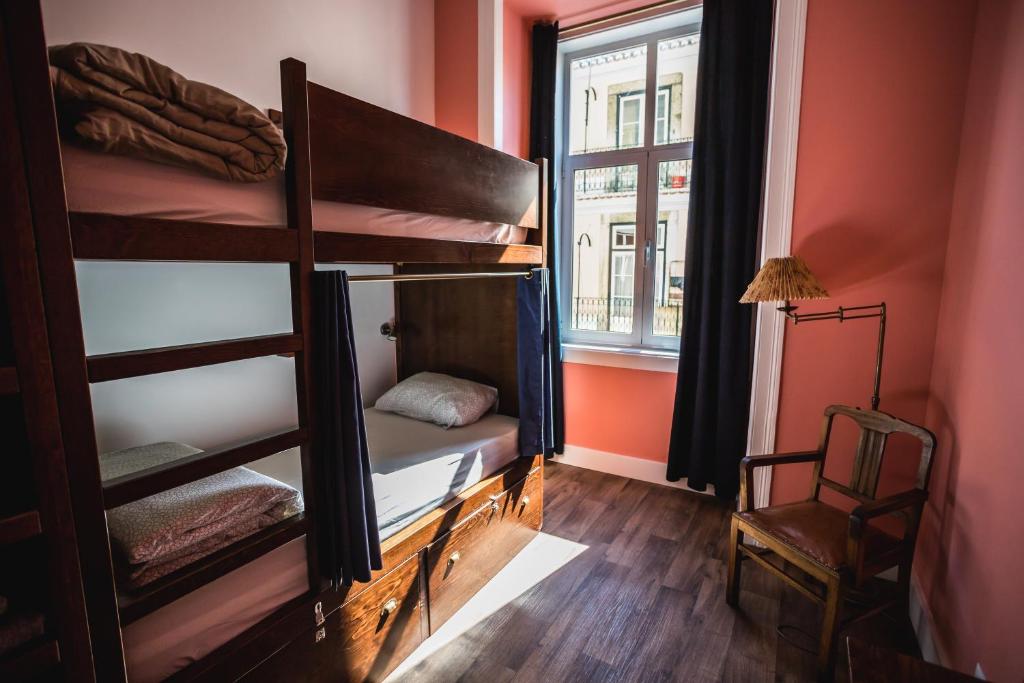 Номер (Кровать в общем 4-местном номере для мужчин и женщин) хостела Home Lisbon Hostel, Лиссабон