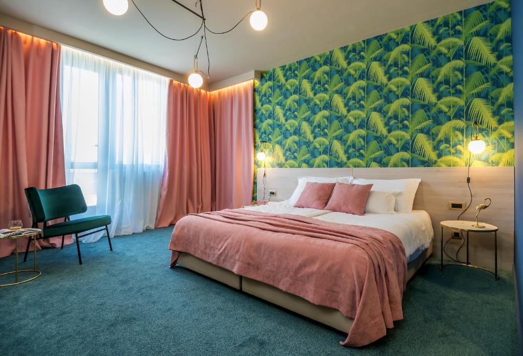 Двухместный (Улучшенный двухместный номер с 1 кроватью или 2 отдельными кроватями и террасой) отеля Priska Med Luxury Rooms, Сплит