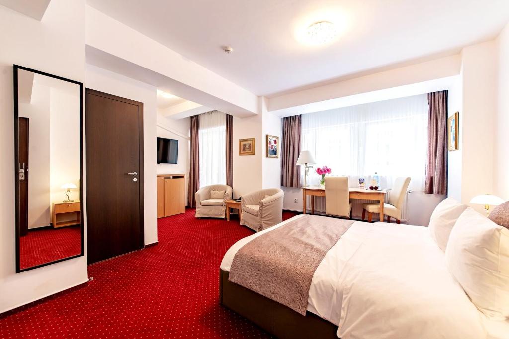 Двухместный (Двухместный номер с 1 кроватью размера «king-size» и балконом (с местом для курения)) отеля Bucur Accommodation, Бухарест