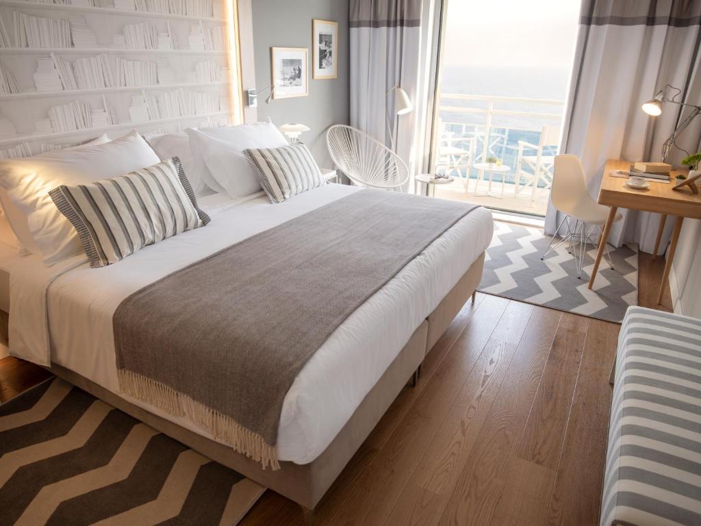 Двухместный (Улучшенный двухместный номер с 1 кроватью и балконом, вид на море) отеля Hotel Bellevue Dubrovnik, Дубровник