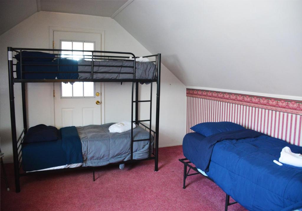 Номер (Кровать в общем 6-местном номере для мужчин и женщин) хостела Hamtramck Hostel, Детройт