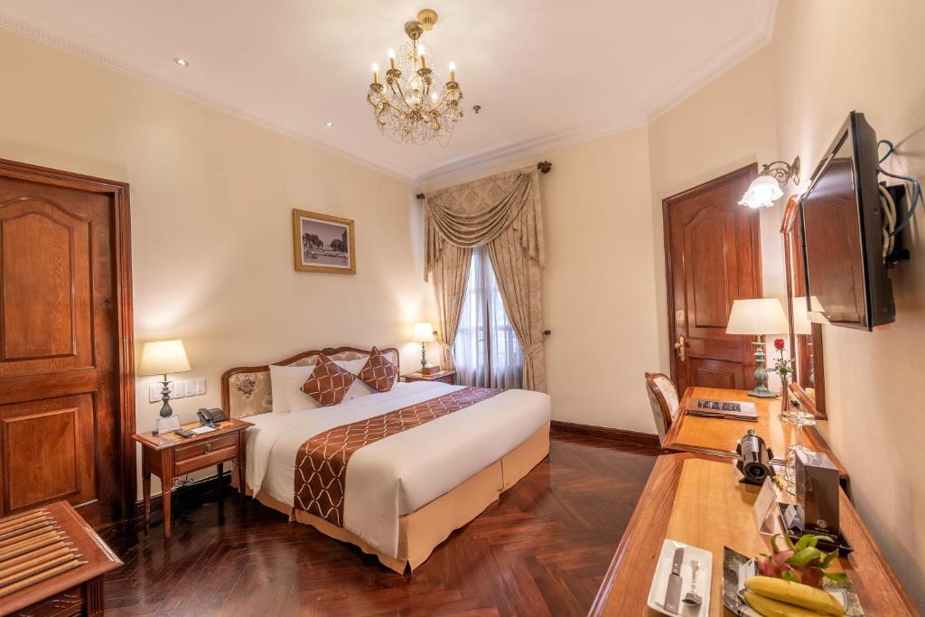 Двухместный (Представительский номер «Гранд» с кроватью размера «king-size») отеля Grand Hotel Saigon, Хошимин