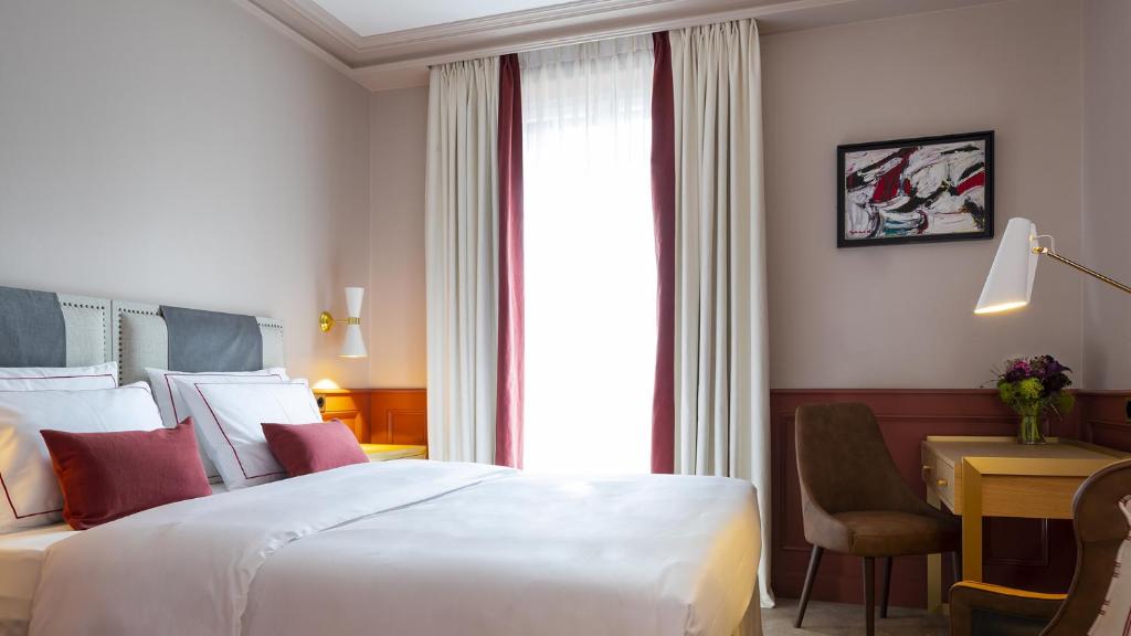 Двухместный (Классический двухместный номер с 2 отдельными кроватями и душем) отеля Hôtel Longemalle, Женева