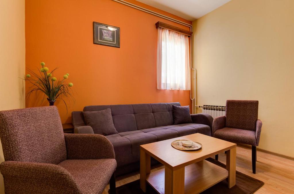Апартаменты (Апартаменты с 2 спальнями) гостевого дома Guest House Mali Miločer, Свети-Стефан
