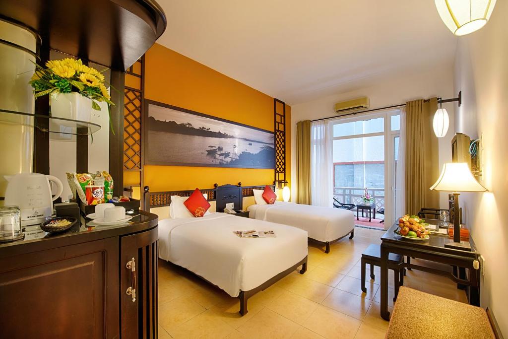Двухместный (Стандартный двухместный номер с 2 отдельными кроватями и балконом, без окон) курортного отеля Hoi An Beach Resort, Хойан