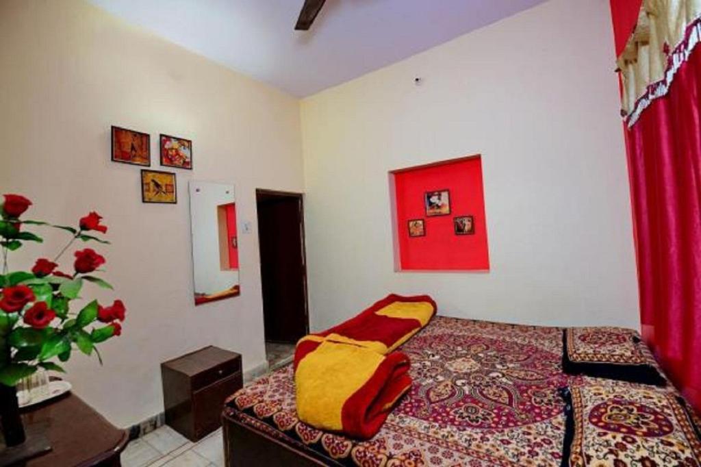Двухместный (Двухместный номер Делюкс с 1 кроватью) хостела Friends Guest House Agra, Агра