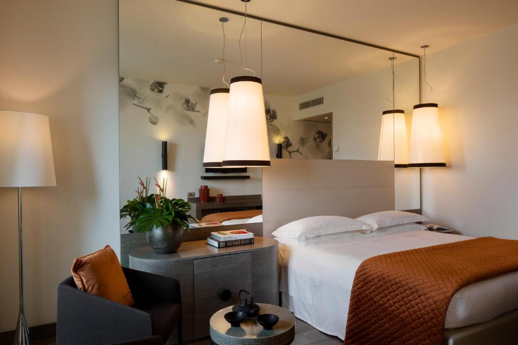 Двухместный (Двухместный номер Делюкс с 1 кроватью или 2 отдельными кроватями) отеля Starhotels Echo, Милан