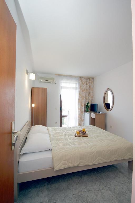 Двухместный (Двухместный номер с 1 кроватью и балконом, вид на море) апартамента Apartments Ardura, Петровац