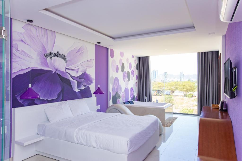 Двухместный (Двухместный номер с 1 кроватью и видом на горы) отеля Romely Hotel Nha Trang, Нячанг