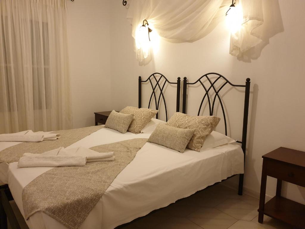Двухместный (Стандартный двухместный номер с 2 отдельными кроватями) отеля Benaki Hotel, Платис-Ялос