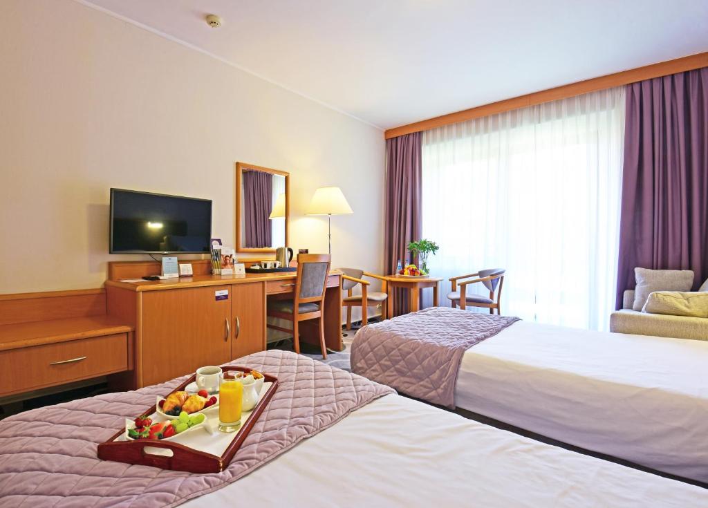 Двухместный (Стандартный двухместный номер с 2 отдельными кроватями) отеля Hotel Mercure Mrągowo Resort&Spa, Мронгово