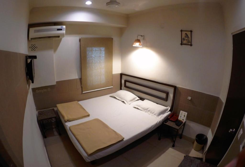 Двухместный (Стандартный двухместный номер с 1 кроватью или 2 отдельными кроватями) отеля Smyle Inn, Нью-Дели