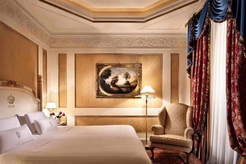 Двухместный (Улучшенный двухместный номер с 1 кроватью или 2 отдельными кроватями) отеля Hotel Splendide Royal - Small Luxury Hotels of the World, Рим