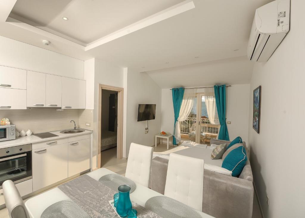 Апартаменты (Апартаменты с 2 спальнями, балконом и видом на море), Sea Point Apartments