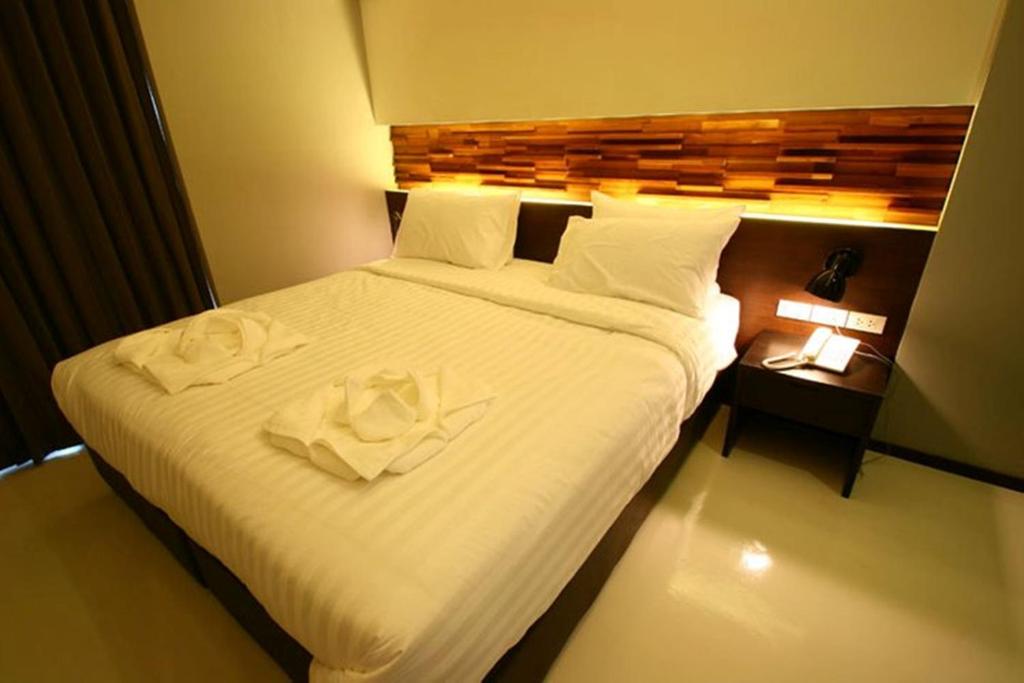 Двухместный (Улучшенный двухместный номер с 1 кроватью или 2 отдельными кроватями) отеля At One Inn Hualampong, Бангкок