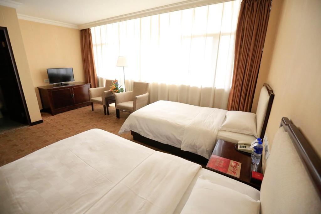 Двухместный (Стандартный двухместный номер с 2 отдельными кроватями и видом на город) отеля Bell Tower Hotel Xi'an, Сиань