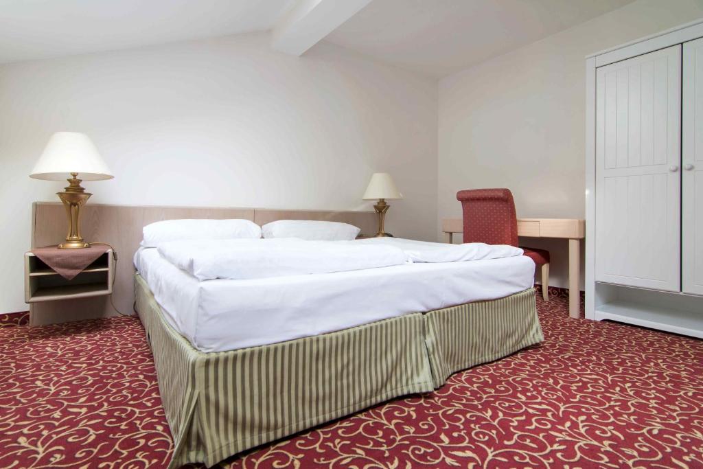 Двухместный (Двухместный номер эконом-класса с 1 кроватью) отеля Romania, Карловы Вары